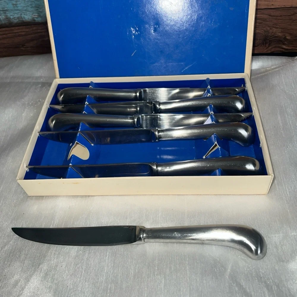 Vintage set of 6 Oxford Hall Stainless Steel Pistol Serrated Steak Knives -Japan